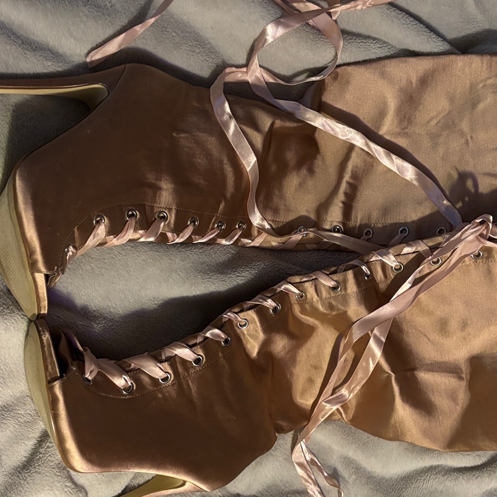 Elegant Lace-Up Heeled Boots